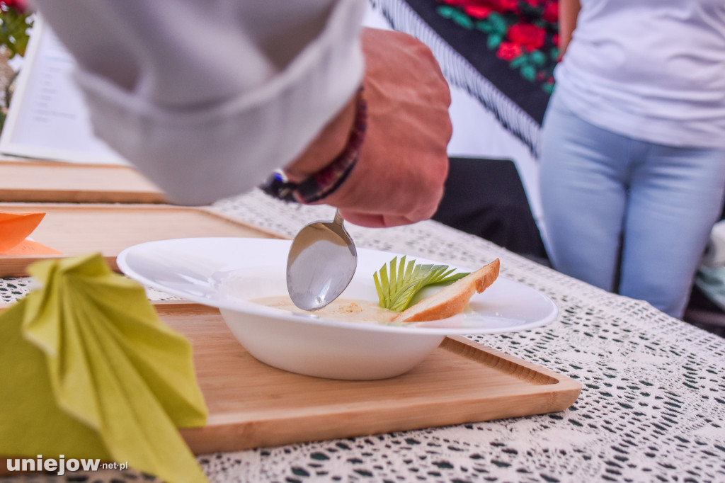 III Festiwal Drobiu trwa w Uniejowie. Degustacje, atrakcje i koncerty [FOTO]