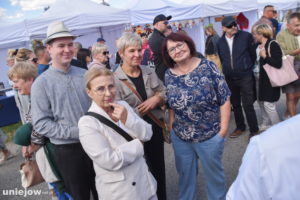 III Festiwal Drobiu trwa w Uniejowie. Degustacje, atrakcje i koncerty [FOTO]