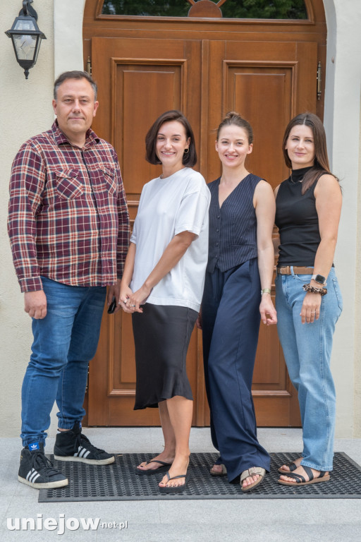 Aktorki Teatru Muzycznego ROMA szkolą w Uniejowie młodych wokalistów