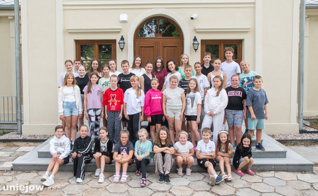 Aktorki Teatru Muzycznego ROMA szkolą w Uniejowie młodych wokalistów