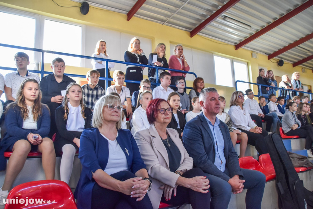 W Uniejowie wyjątkowo obchodzono imieniny szkoły