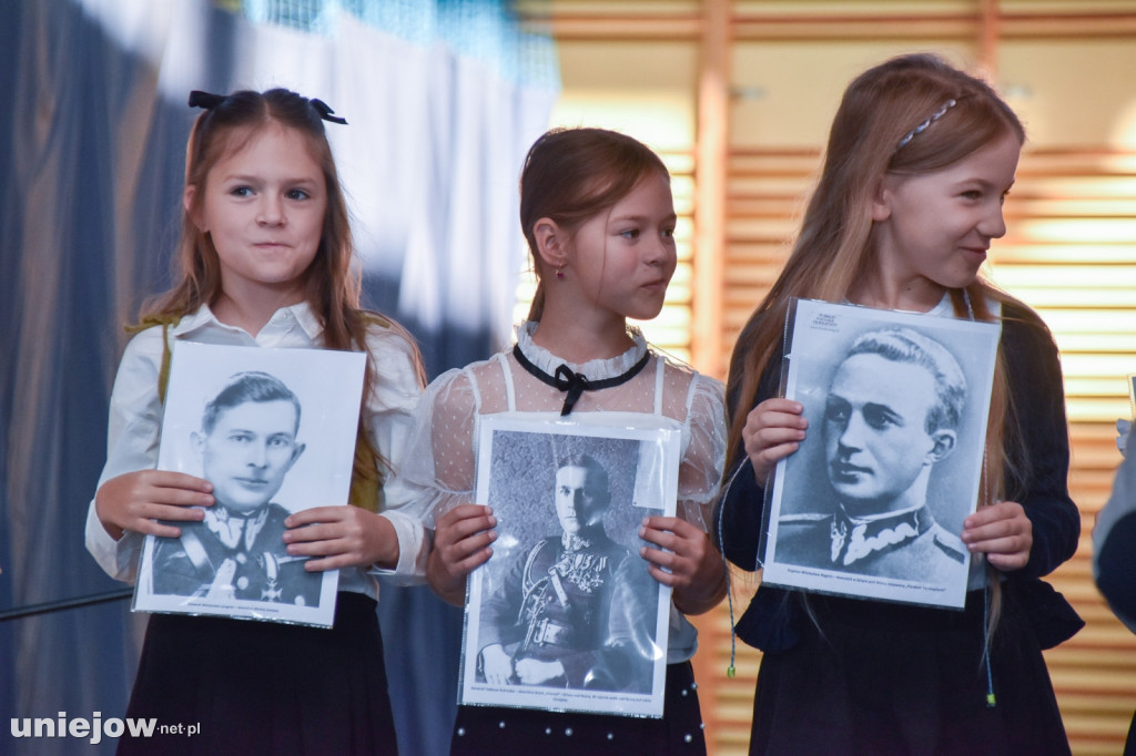 W Uniejowie wyjątkowo obchodzono imieniny szkoły