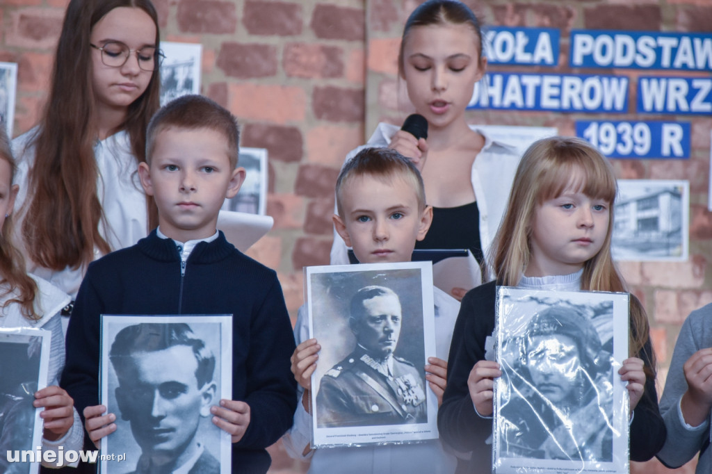 W Uniejowie wyjątkowo obchodzono imieniny szkoły