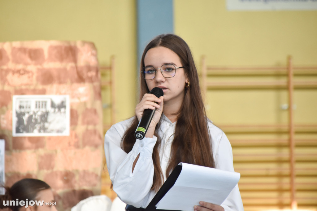 W Uniejowie wyjątkowo obchodzono imieniny szkoły