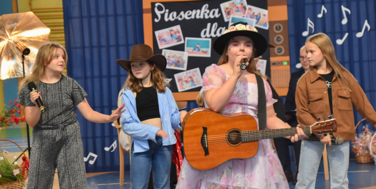 Koncert życzeń na Dzień Nauczyciela w Uniejowie