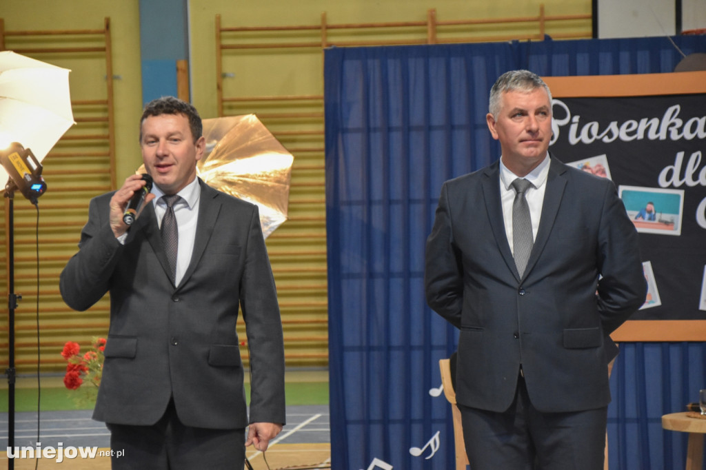 Koncert życzeń na Dzień Nauczyciela w Uniejowie