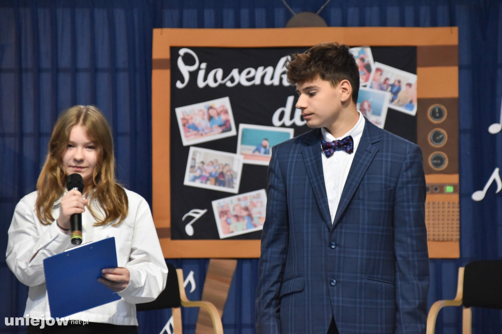 Koncert życzeń na Dzień Nauczyciela w Uniejowie