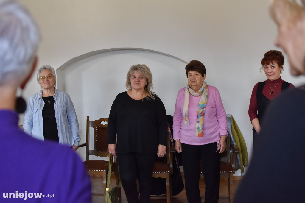 Młodzież i seniorzy na warsztatach