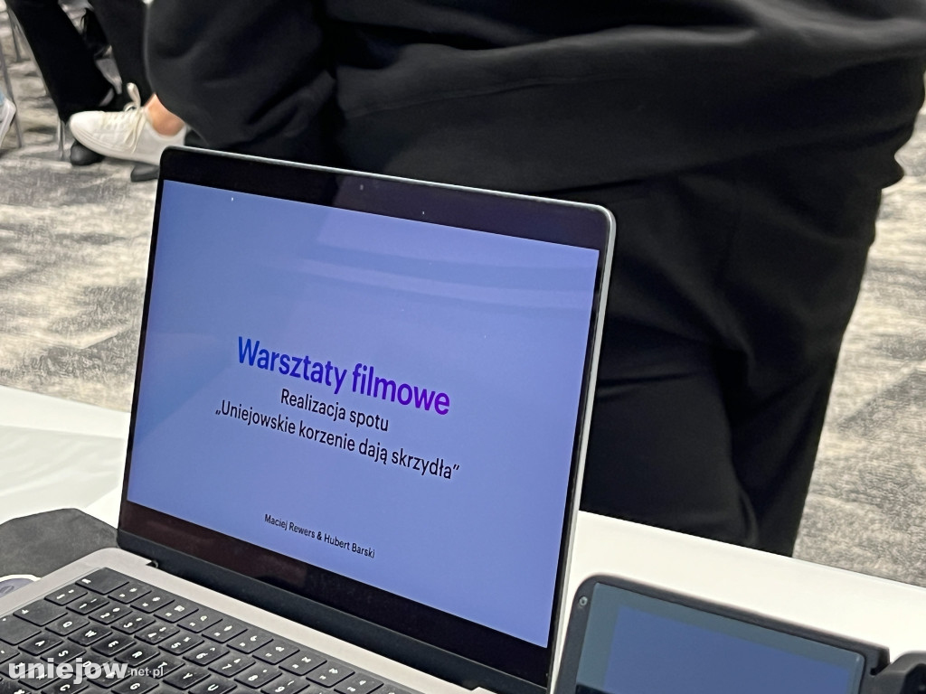 Młodzież i seniorzy na warsztatach