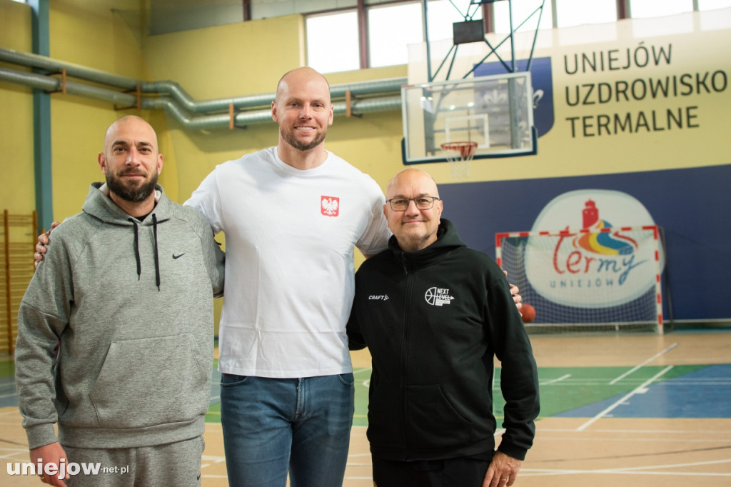 Były gracz NBA Maciej Lampe ściąga koszykówkę do Uniejowa