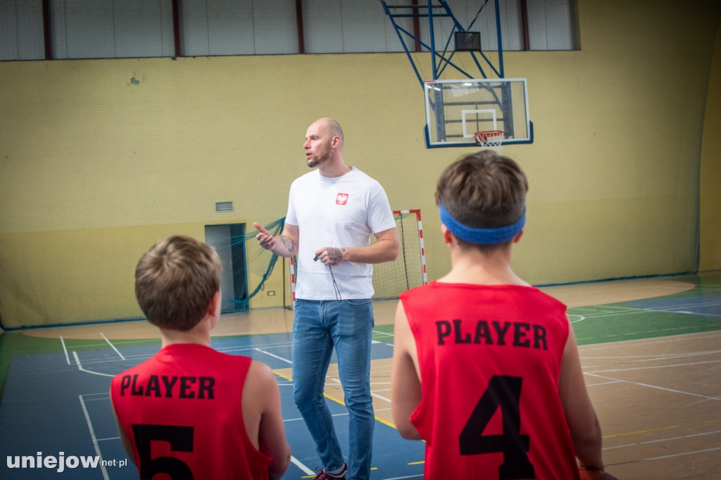 Były gracz NBA Maciej Lampe ściąga koszykówkę do Uniejowa