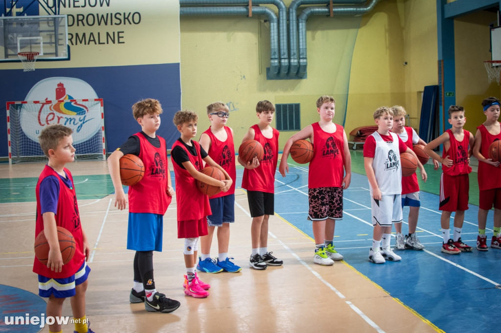 Były gracz NBA Maciej Lampe ściąga koszykówkę do Uniejowa