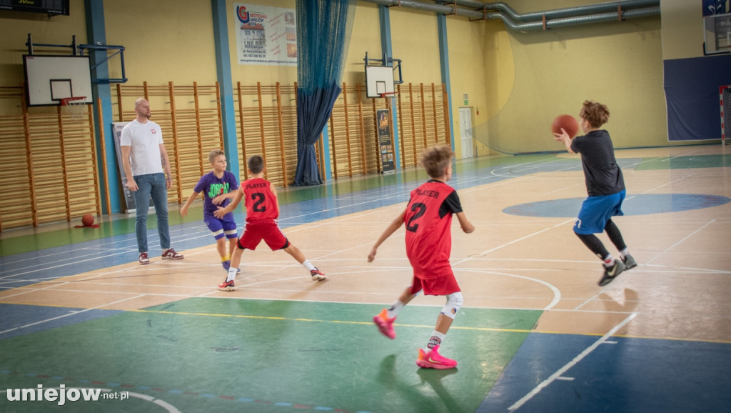 Były gracz NBA Maciej Lampe ściąga koszykówkę do Uniejowa