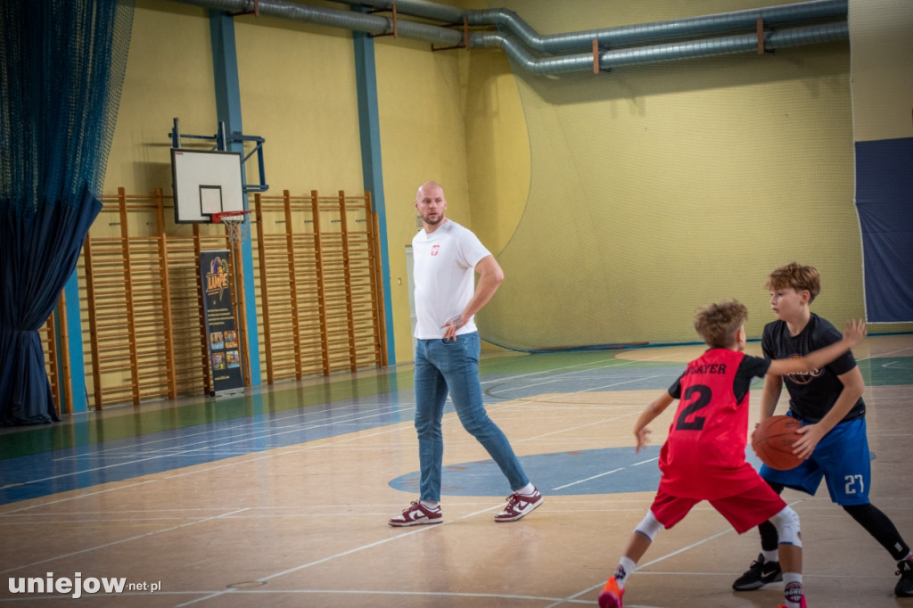 Były gracz NBA Maciej Lampe ściąga koszykówkę do Uniejowa