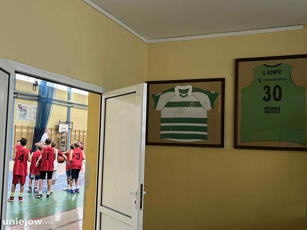 Były gracz NBA Maciej Lampe ściąga koszykówkę do Uniejowa