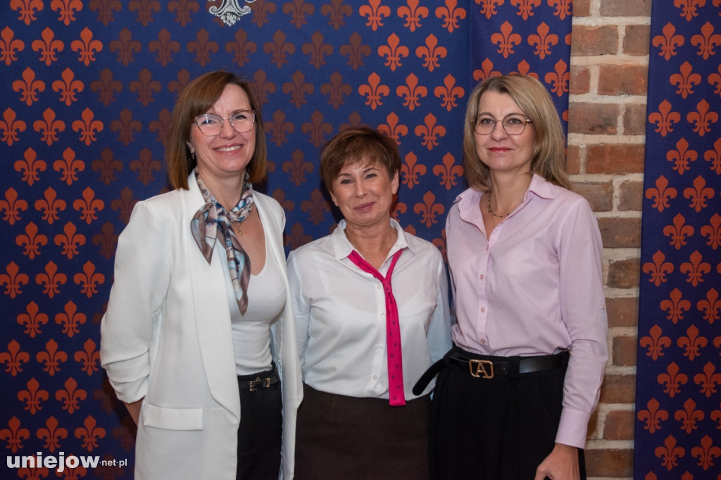 Burmistrz Uniejowa wręczył nagrody uczniom i studentom