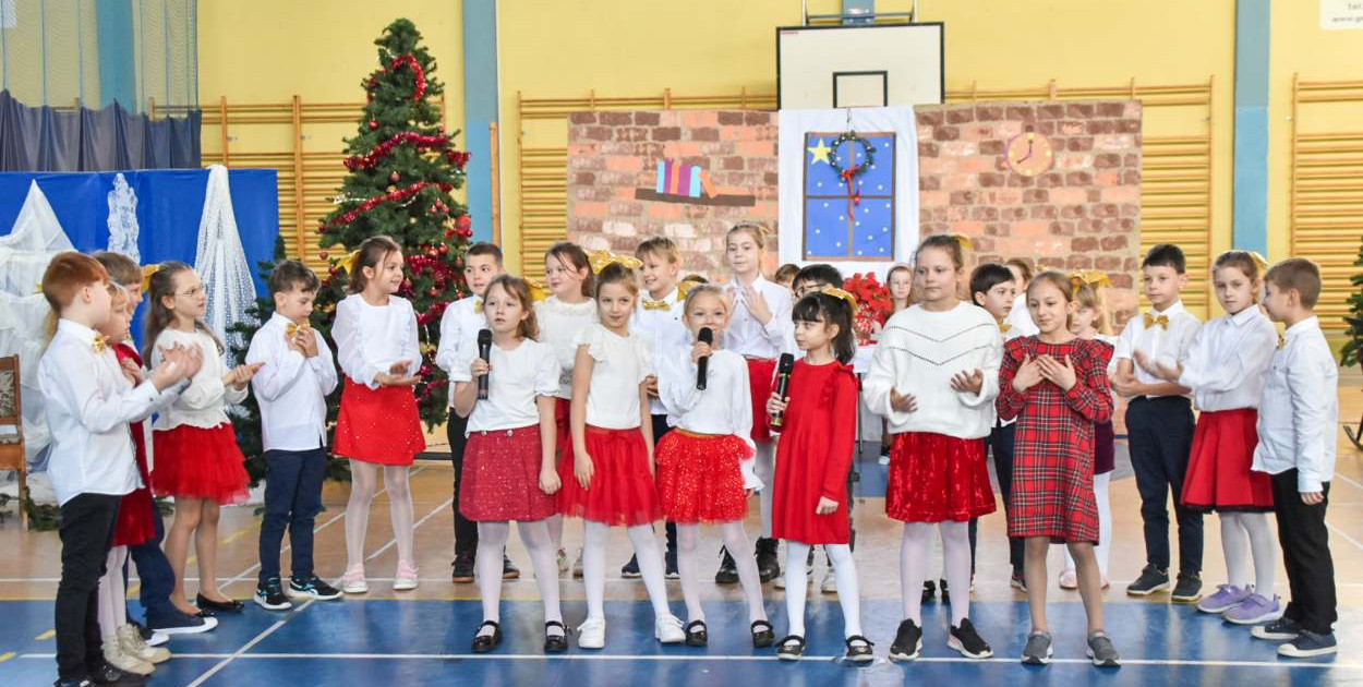 Świąteczny występ uczniów Szkoły Podstawowej w Uniejowie