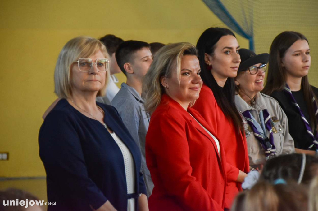 Świąteczny występ uczniów Szkoły Podstawowej w Uniejowie