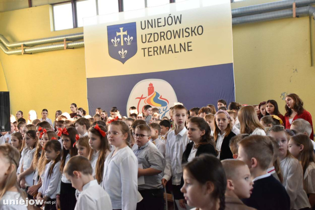 Świąteczny występ uczniów Szkoły Podstawowej w Uniejowie