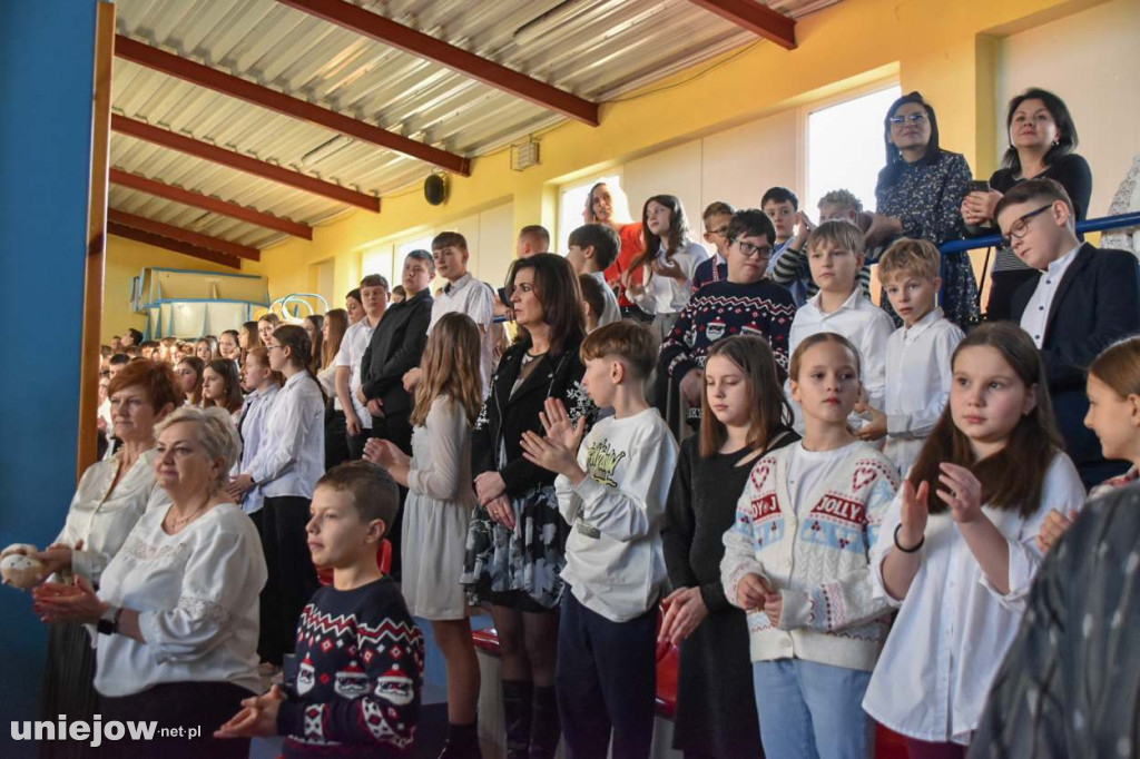 Świąteczny występ uczniów Szkoły Podstawowej w Uniejowie