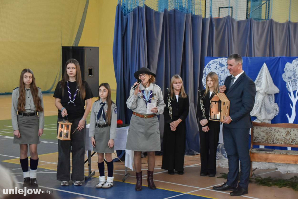 Świąteczny występ uczniów Szkoły Podstawowej w Uniejowie