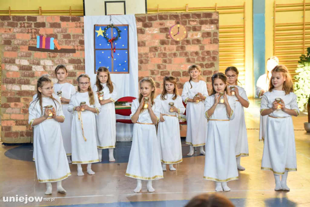 Świąteczny występ uczniów Szkoły Podstawowej w Uniejowie