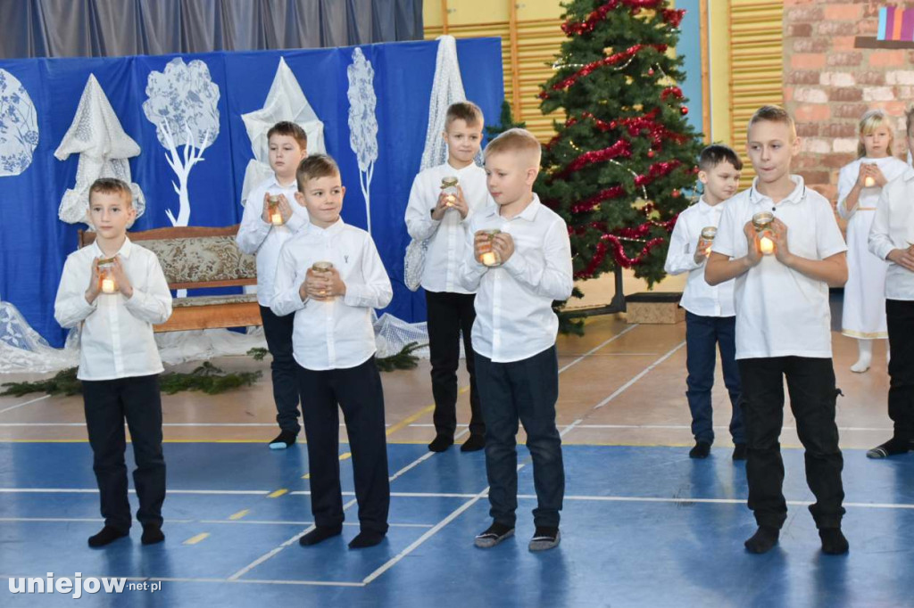Świąteczny występ uczniów Szkoły Podstawowej w Uniejowie