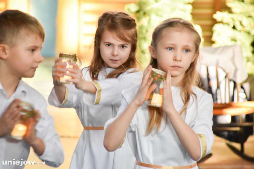 Świąteczny występ uczniów Szkoły Podstawowej w Uniejowie