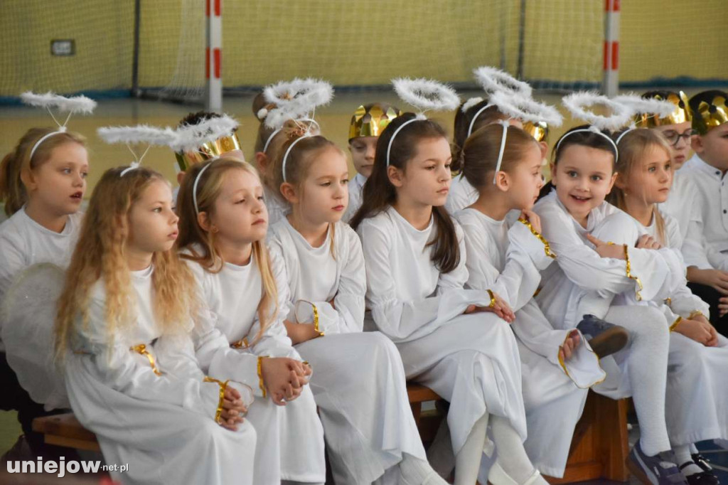 Świąteczny występ uczniów Szkoły Podstawowej w Uniejowie