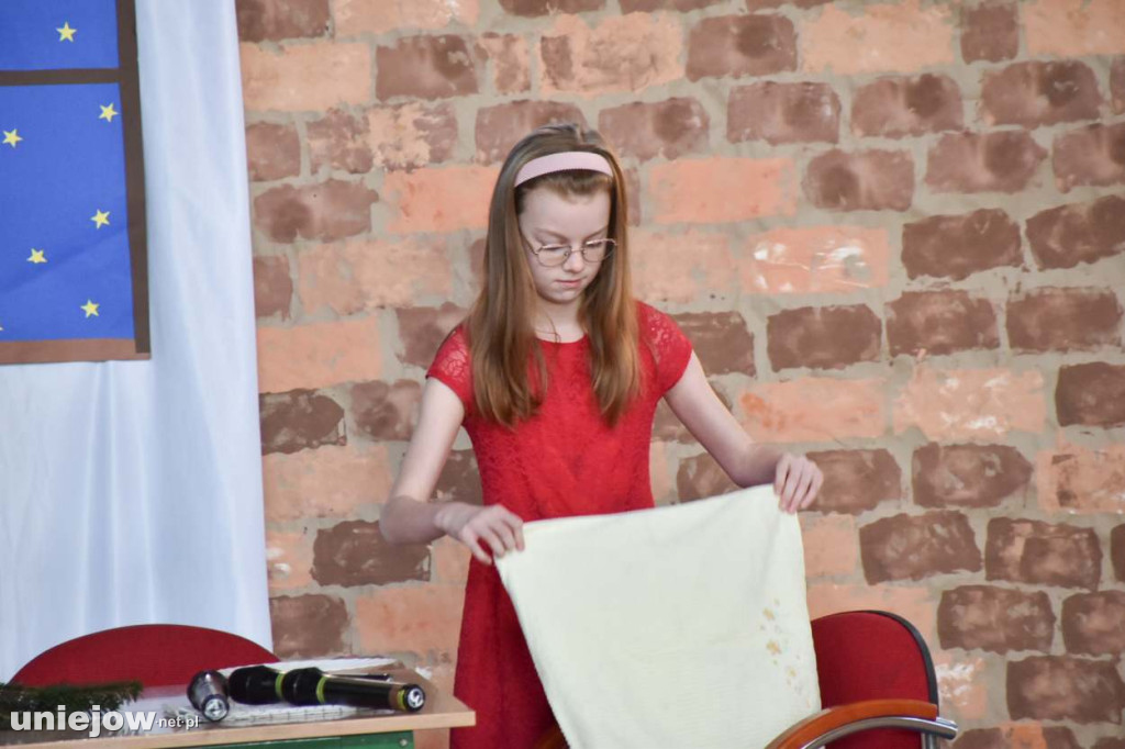 Świąteczny występ uczniów Szkoły Podstawowej w Uniejowie