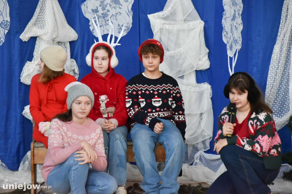 Świąteczny występ uczniów Szkoły Podstawowej w Uniejowie