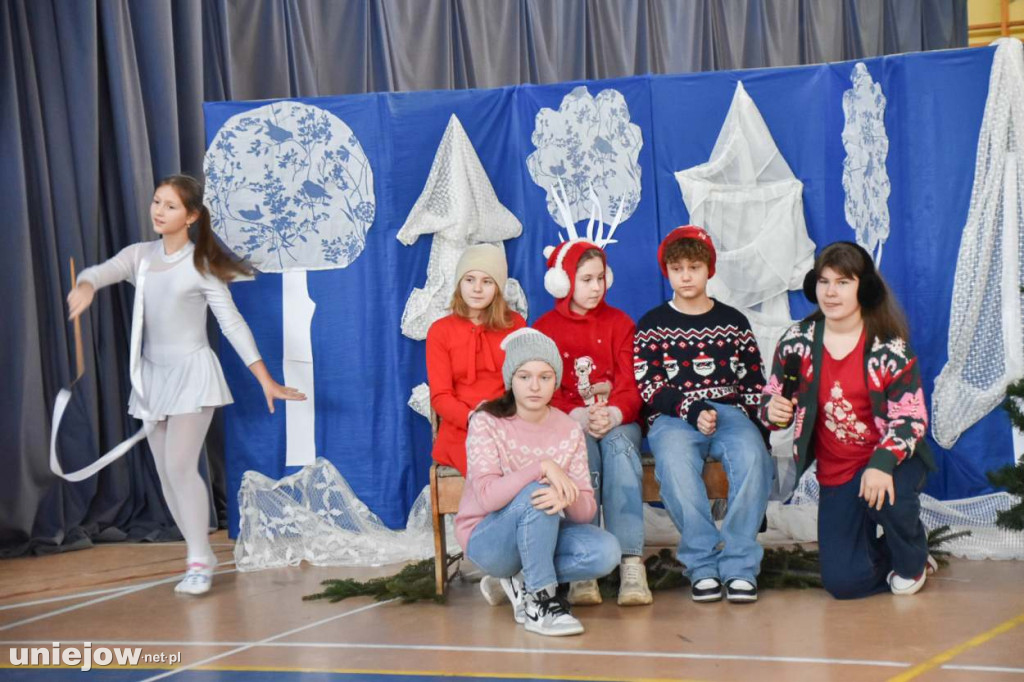 Świąteczny występ uczniów Szkoły Podstawowej w Uniejowie
