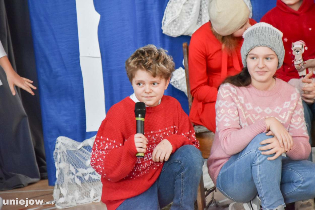 Świąteczny występ uczniów Szkoły Podstawowej w Uniejowie