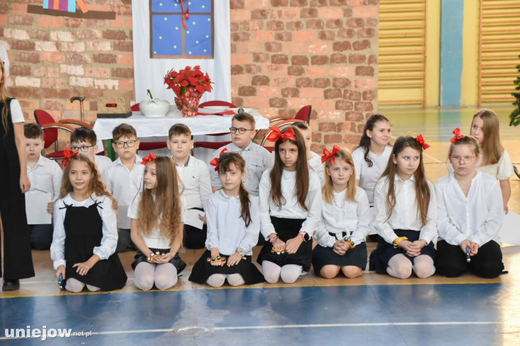 Świąteczny występ uczniów Szkoły Podstawowej w Uniejowie