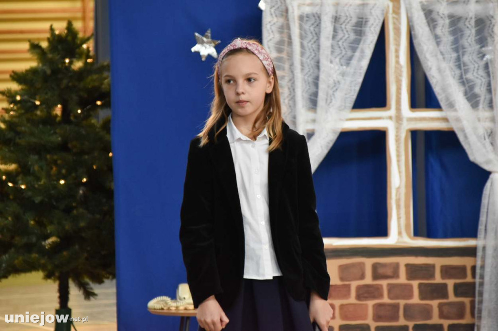 Świąteczny występ uczniów Szkoły Podstawowej w Uniejowie