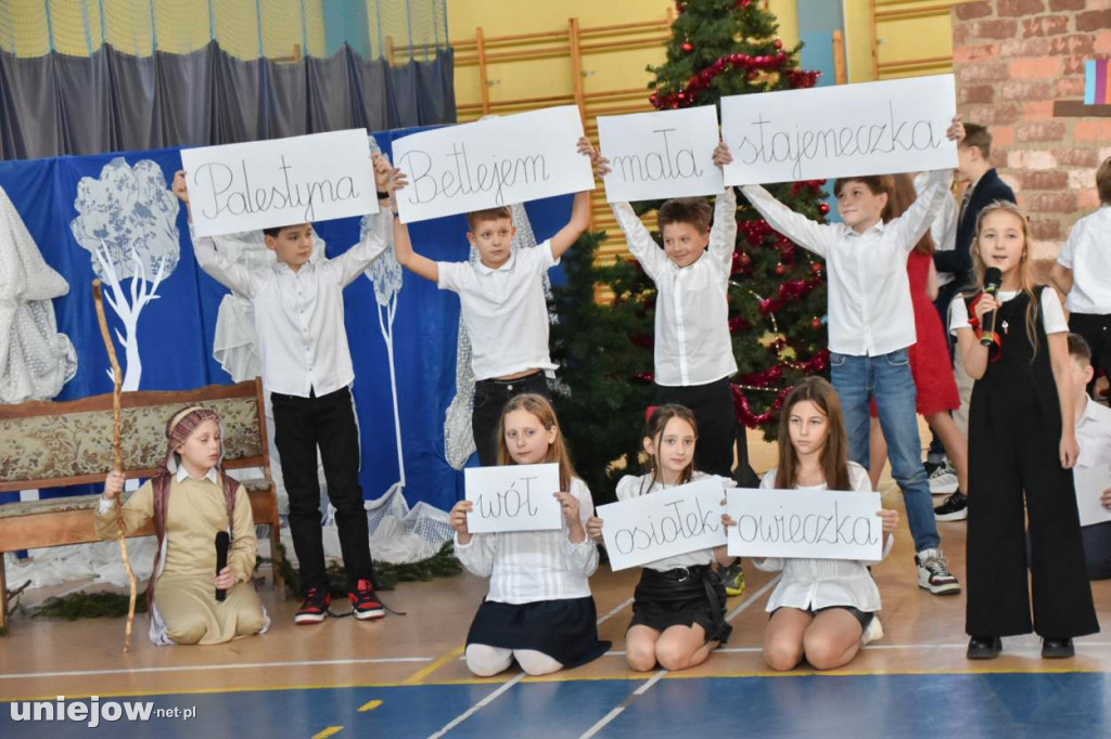 Świąteczny występ uczniów Szkoły Podstawowej w Uniejowie