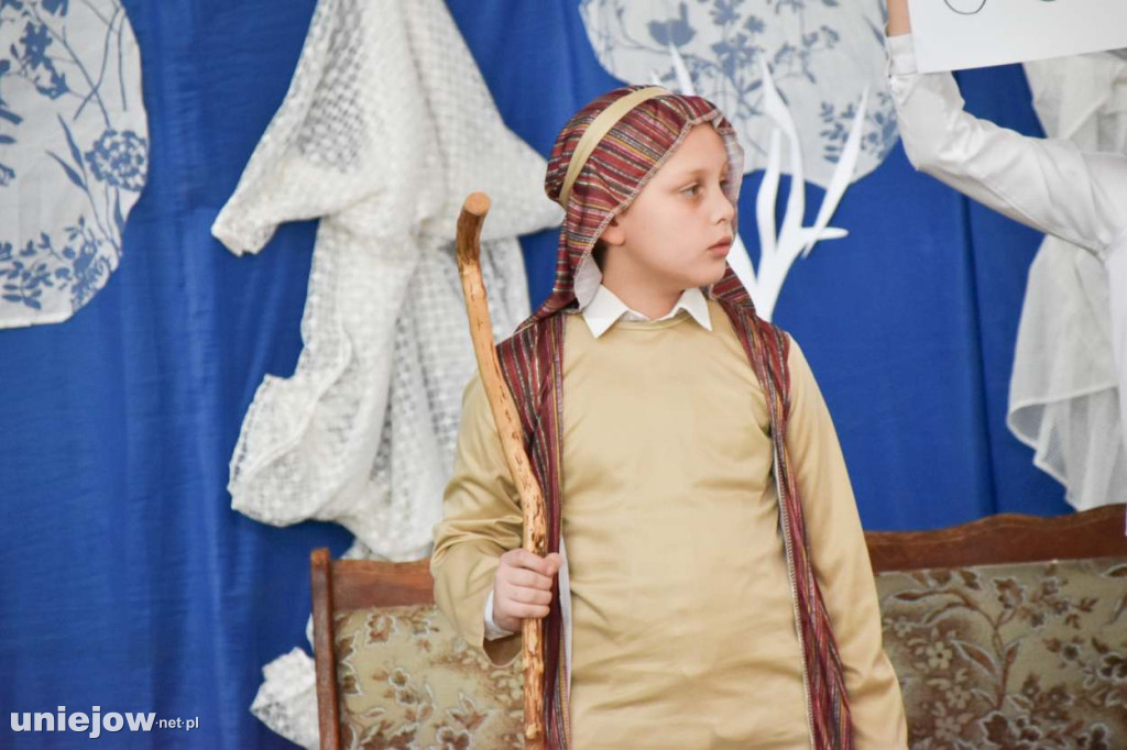 Świąteczny występ uczniów Szkoły Podstawowej w Uniejowie