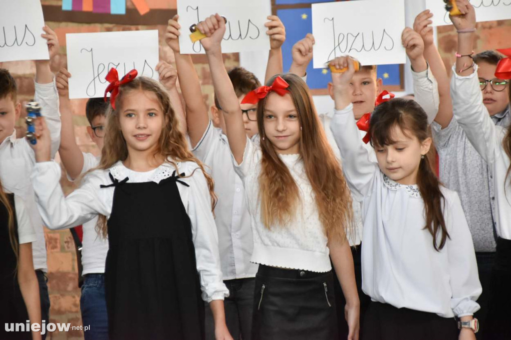 Świąteczny występ uczniów Szkoły Podstawowej w Uniejowie