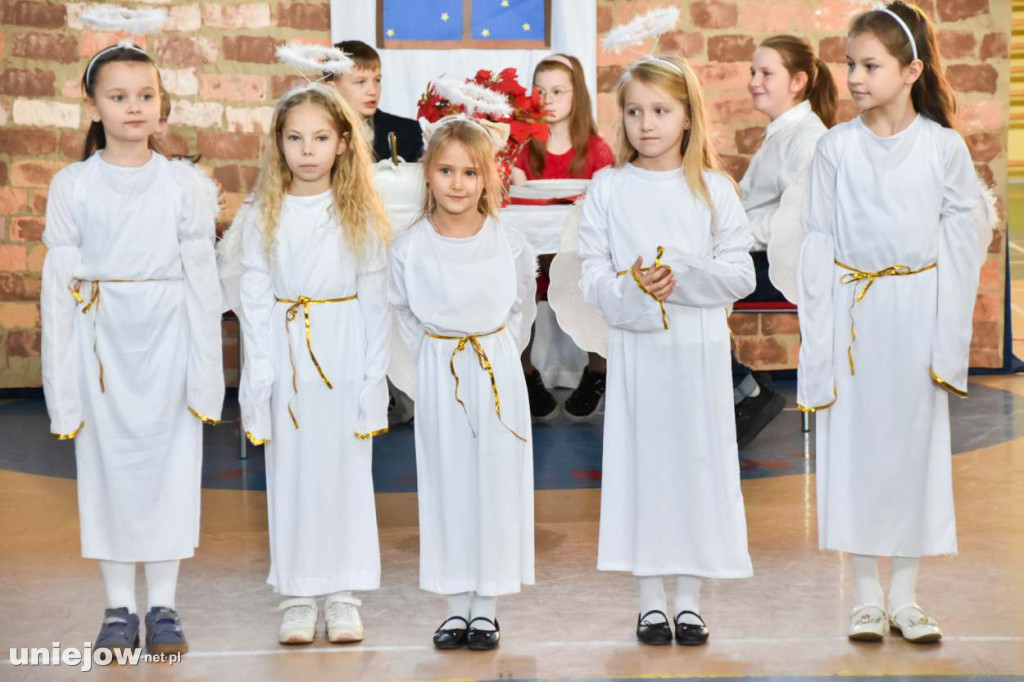 Świąteczny występ uczniów Szkoły Podstawowej w Uniejowie
