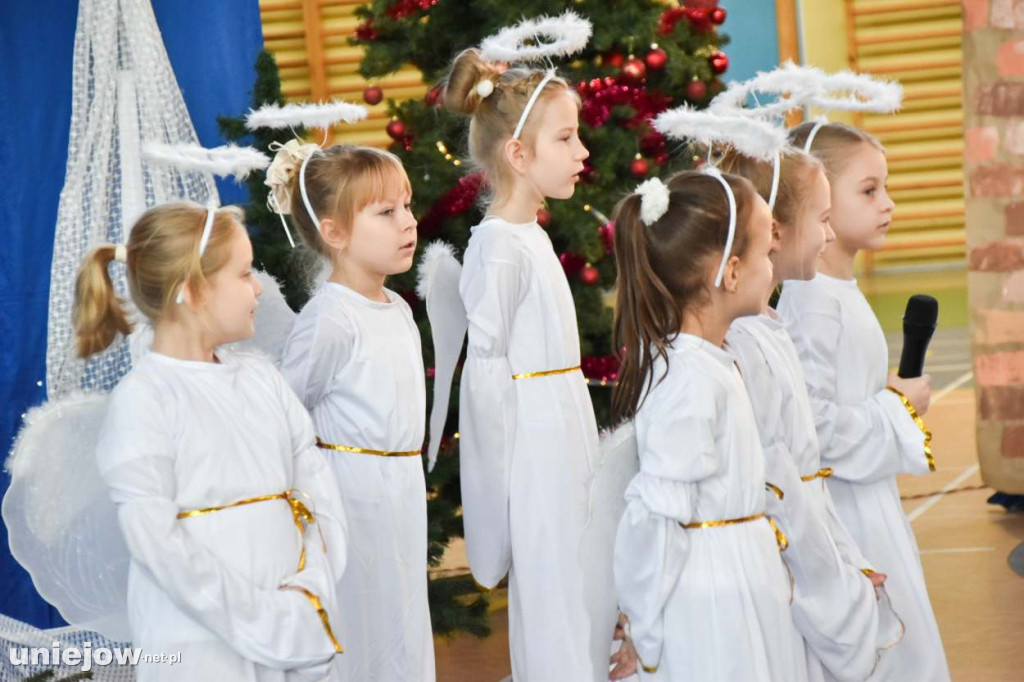 Świąteczny występ uczniów Szkoły Podstawowej w Uniejowie
