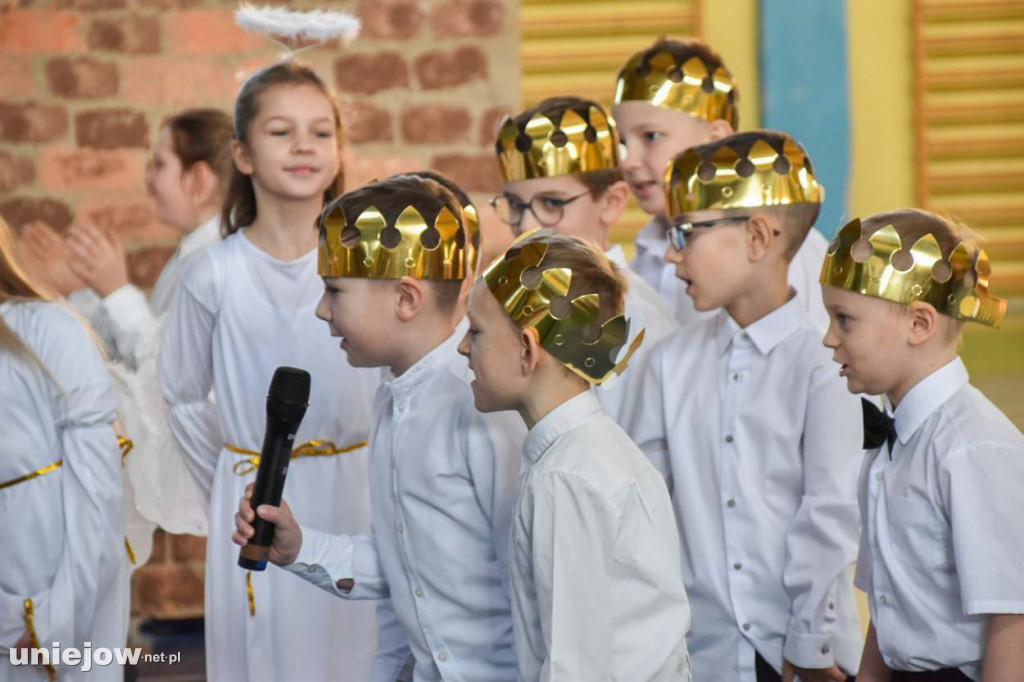 Świąteczny występ uczniów Szkoły Podstawowej w Uniejowie