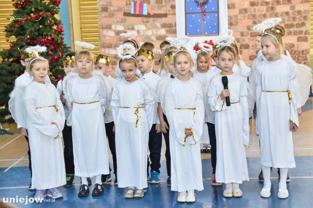 Świąteczny występ uczniów Szkoły Podstawowej w Uniejowie