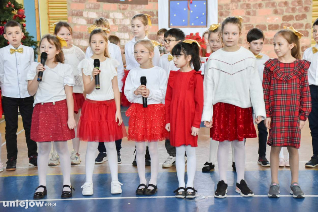 Świąteczny występ uczniów Szkoły Podstawowej w Uniejowie