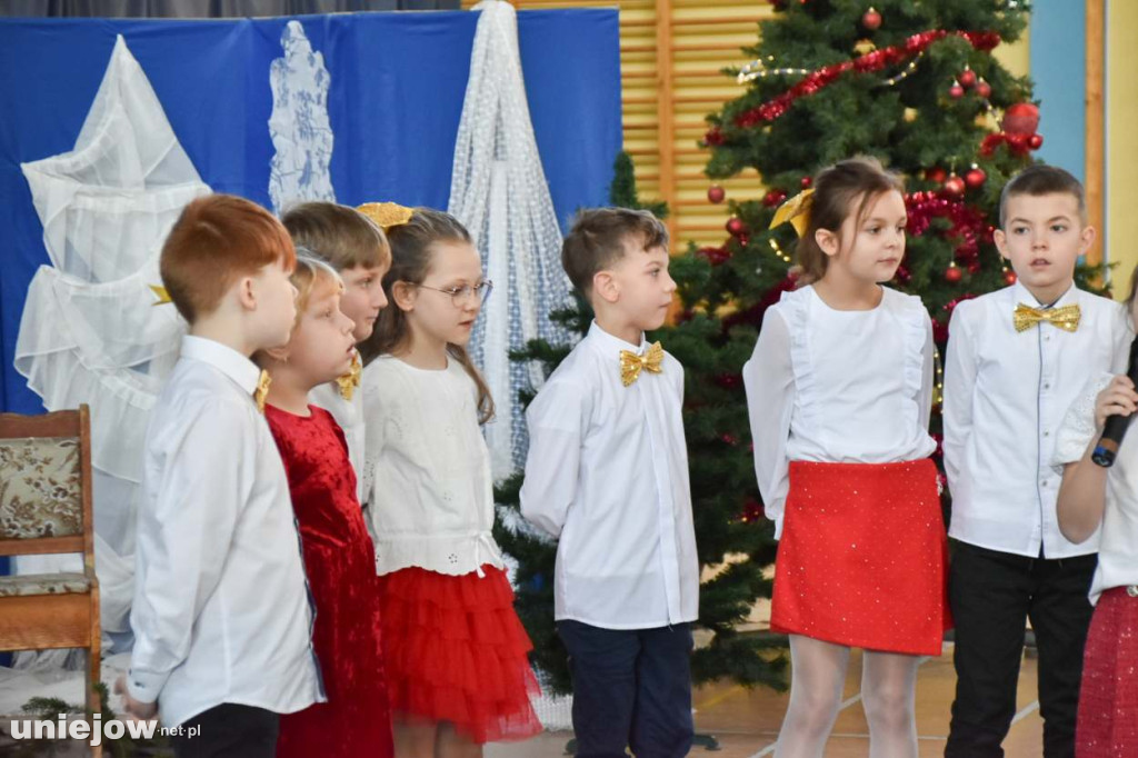 Świąteczny występ uczniów Szkoły Podstawowej w Uniejowie