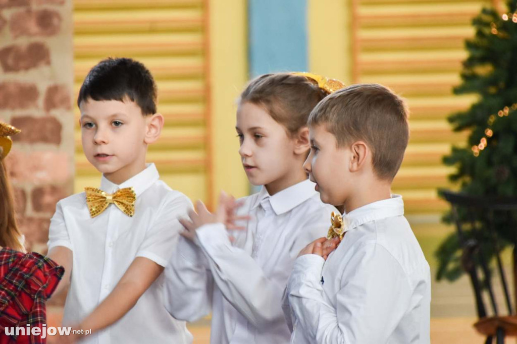 Świąteczny występ uczniów Szkoły Podstawowej w Uniejowie