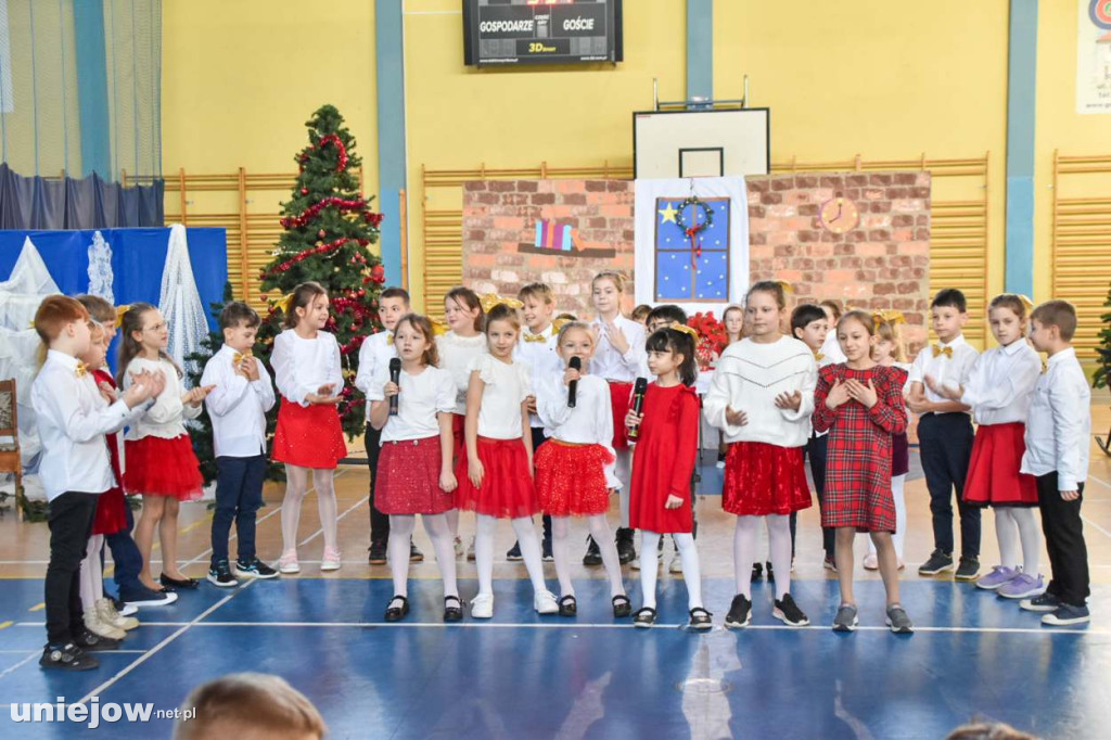 Świąteczny występ uczniów Szkoły Podstawowej w Uniejowie