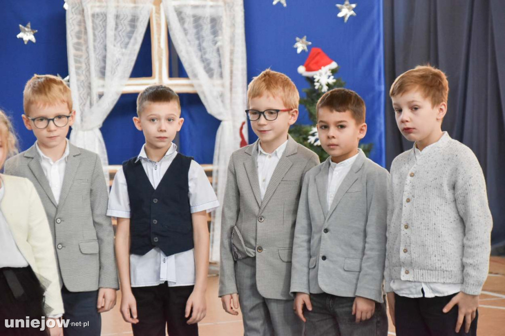 Świąteczny występ uczniów Szkoły Podstawowej w Uniejowie