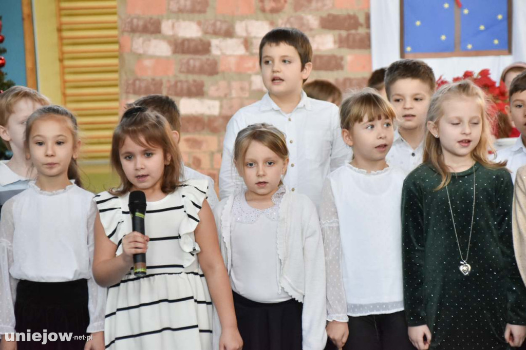 Świąteczny występ uczniów Szkoły Podstawowej w Uniejowie