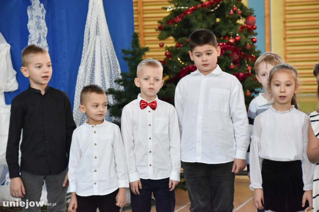 Świąteczny występ uczniów Szkoły Podstawowej w Uniejowie