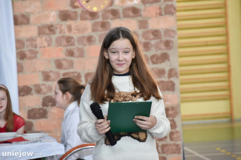 Świąteczny występ uczniów Szkoły Podstawowej w Uniejowie